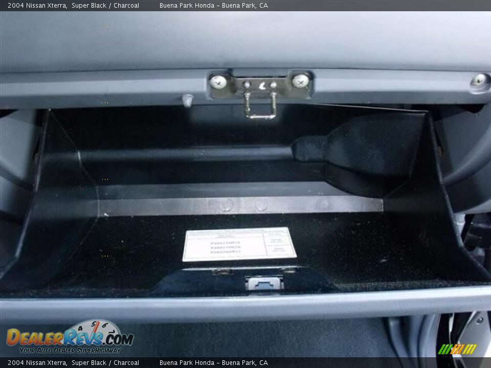 2004 Nissan Xterra Super Black / Charcoal Photo #15