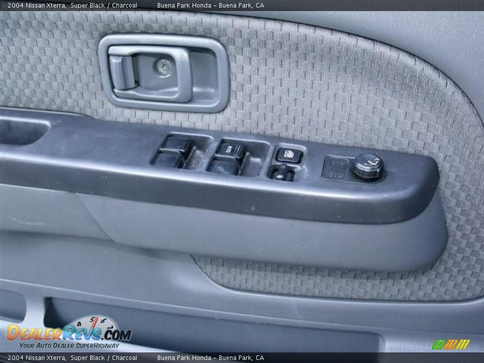 2004 Nissan Xterra Super Black / Charcoal Photo #19