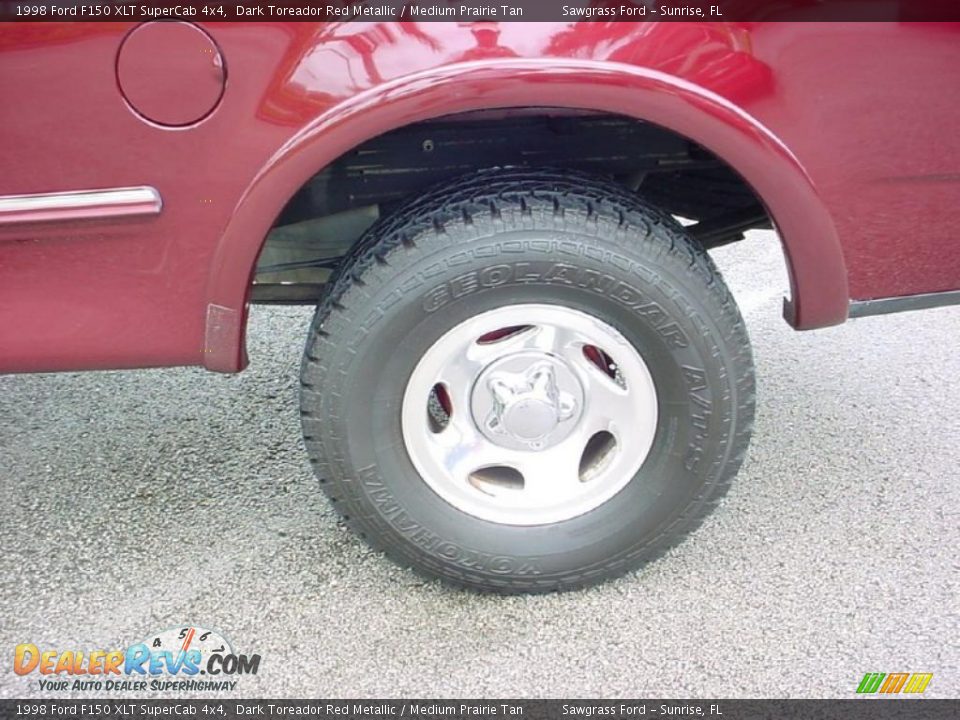 1998 Ford F150 XLT SuperCab 4x4 Dark Toreador Red Metallic / Medium Prairie Tan Photo #11