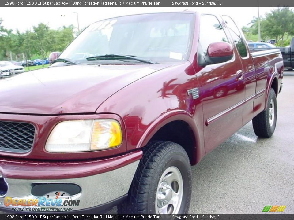 1998 Ford F150 XLT SuperCab 4x4 Dark Toreador Red Metallic / Medium Prairie Tan Photo #13