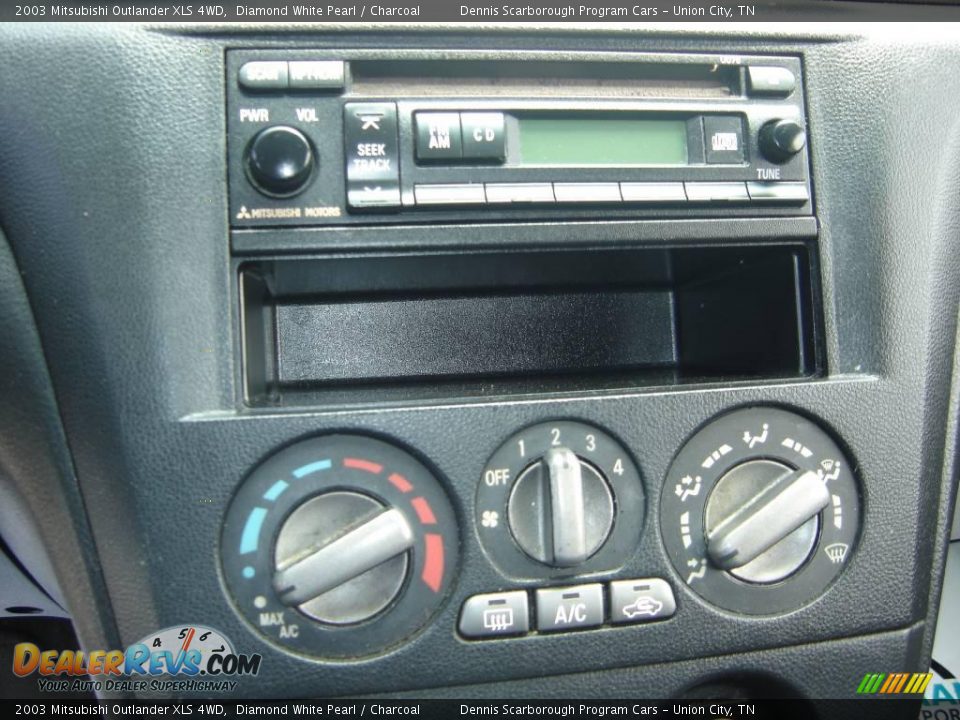 2003 Mitsubishi Outlander XLS 4WD Diamond White Pearl / Charcoal Photo #9