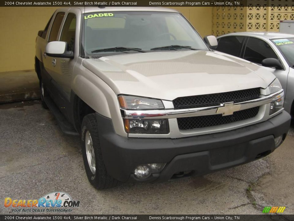 2004 Chevrolet Avalanche 1500 4x4 Silver Birch Metallic / Dark Charcoal Photo #1