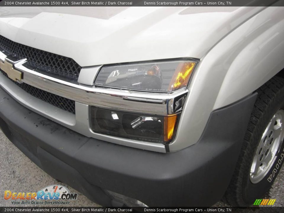 2004 Chevrolet Avalanche 1500 4x4 Silver Birch Metallic / Dark Charcoal Photo #3
