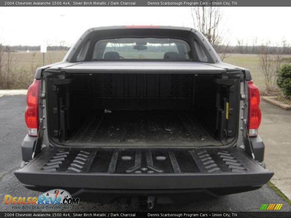2004 Chevrolet Avalanche 1500 4x4 Silver Birch Metallic / Dark Charcoal Photo #4