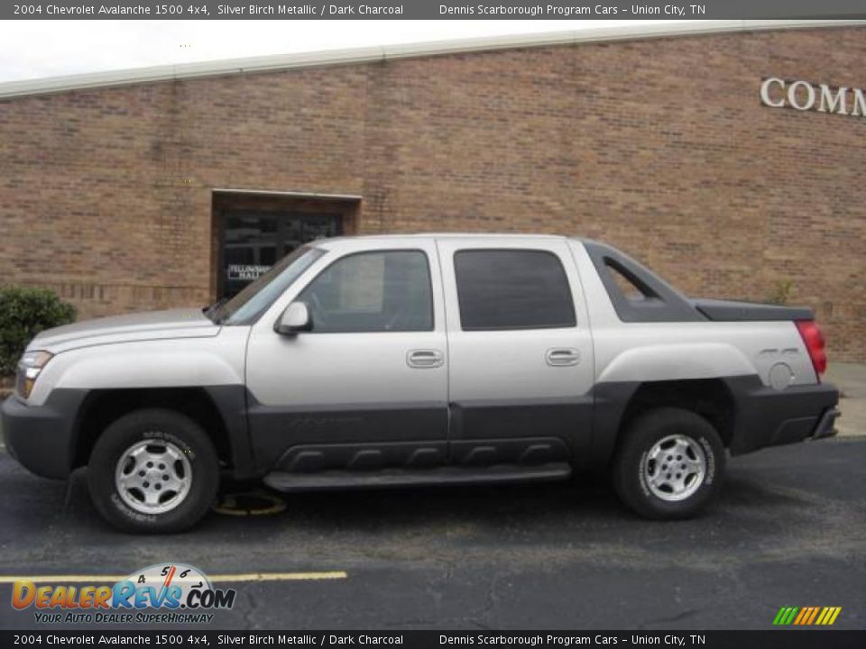 2004 Chevrolet Avalanche 1500 4x4 Silver Birch Metallic / Dark Charcoal Photo #5