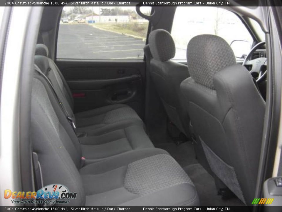 2004 Chevrolet Avalanche 1500 4x4 Silver Birch Metallic / Dark Charcoal Photo #10