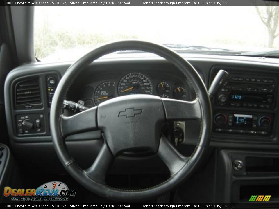 2004 Chevrolet Avalanche 1500 4x4 Silver Birch Metallic / Dark Charcoal Photo #16