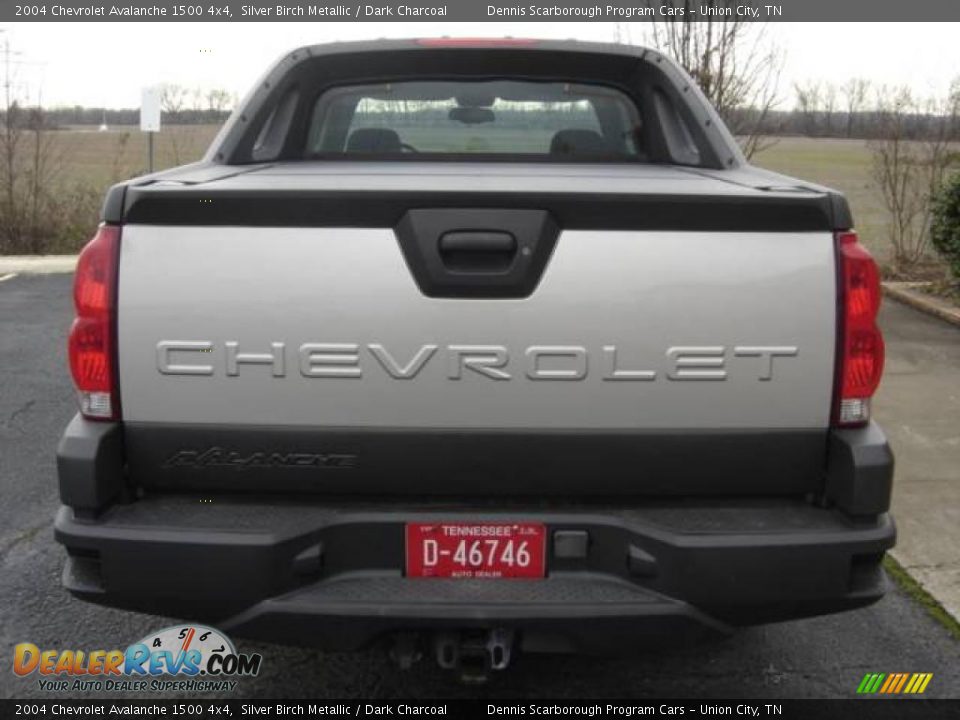 2004 Chevrolet Avalanche 1500 4x4 Silver Birch Metallic / Dark Charcoal Photo #18