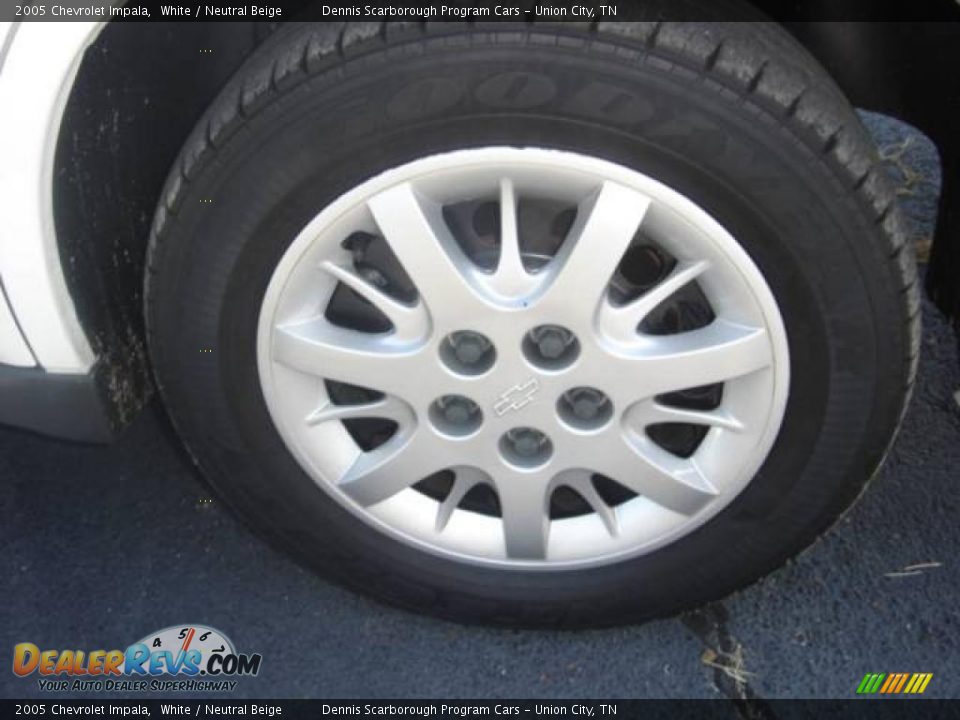 2005 Chevrolet Impala White / Neutral Beige Photo #2