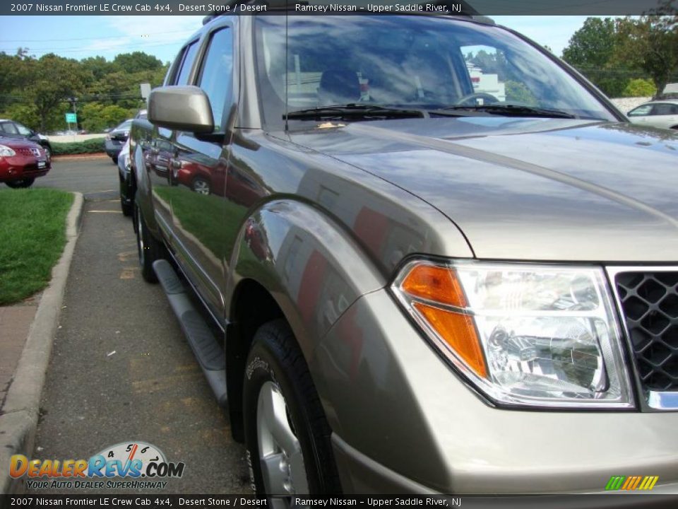 2007 Nissan Frontier LE Crew Cab 4x4 Desert Stone / Desert Photo #10