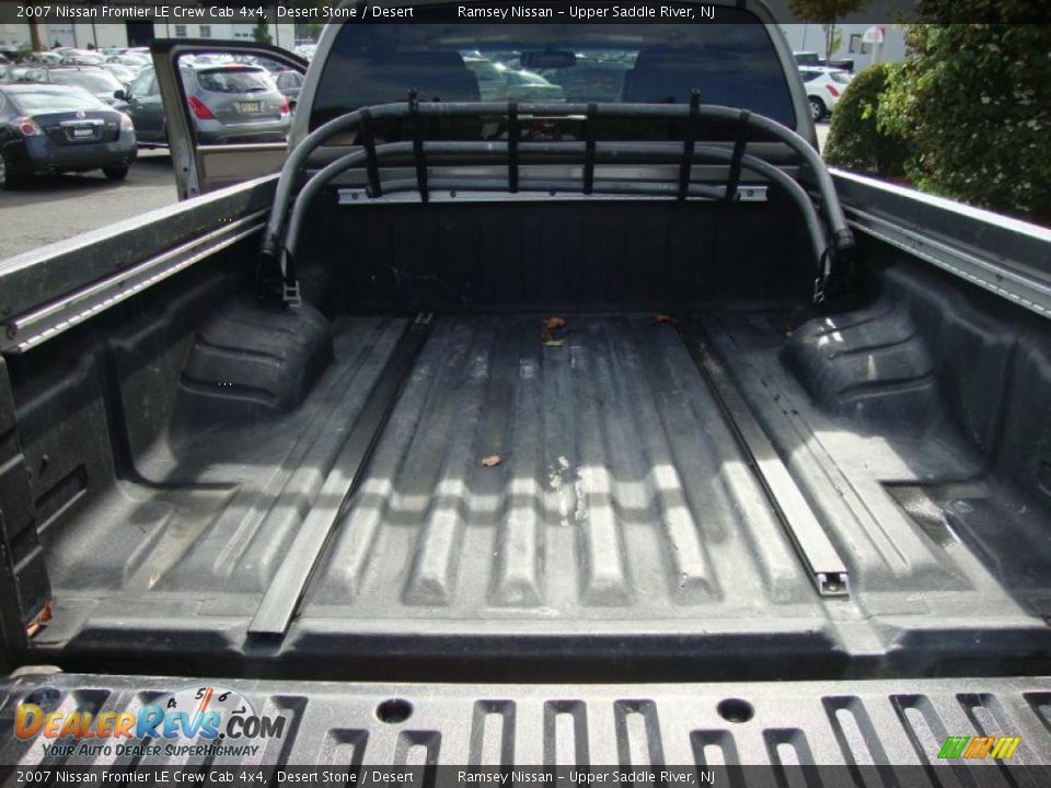 2007 Nissan Frontier LE Crew Cab 4x4 Desert Stone / Desert Photo #30