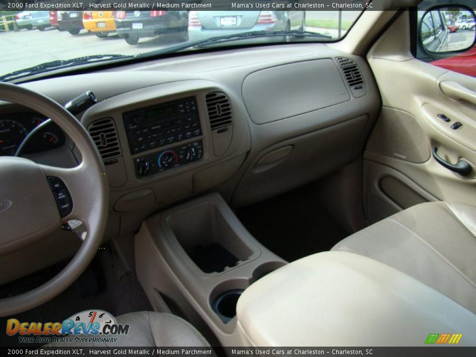 2000 Ford Expedition XLT Harvest Gold Metallic / Medium Parchment Photo #22