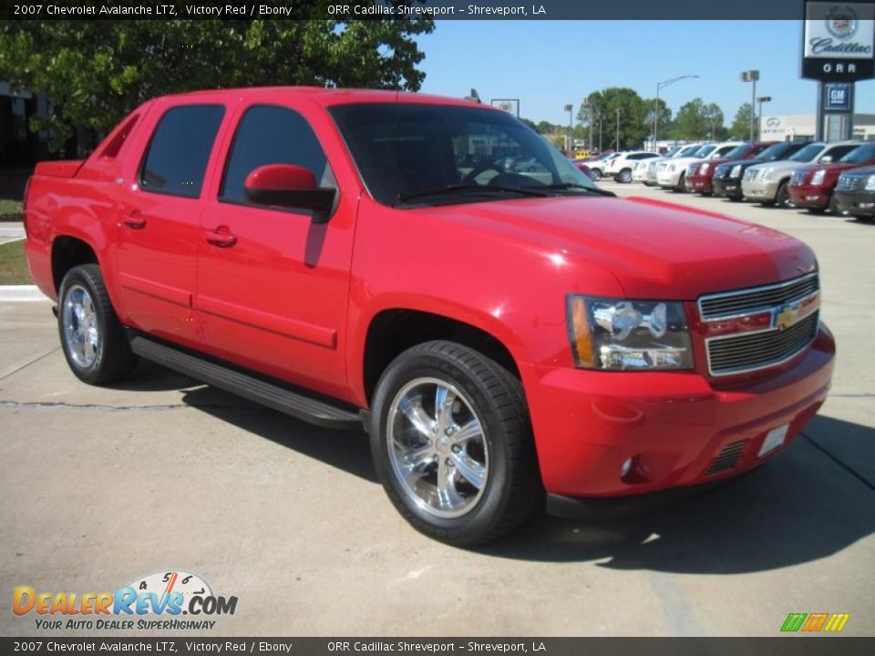 2007 Chevrolet Avalanche LTZ Victory Red / Ebony Photo #2