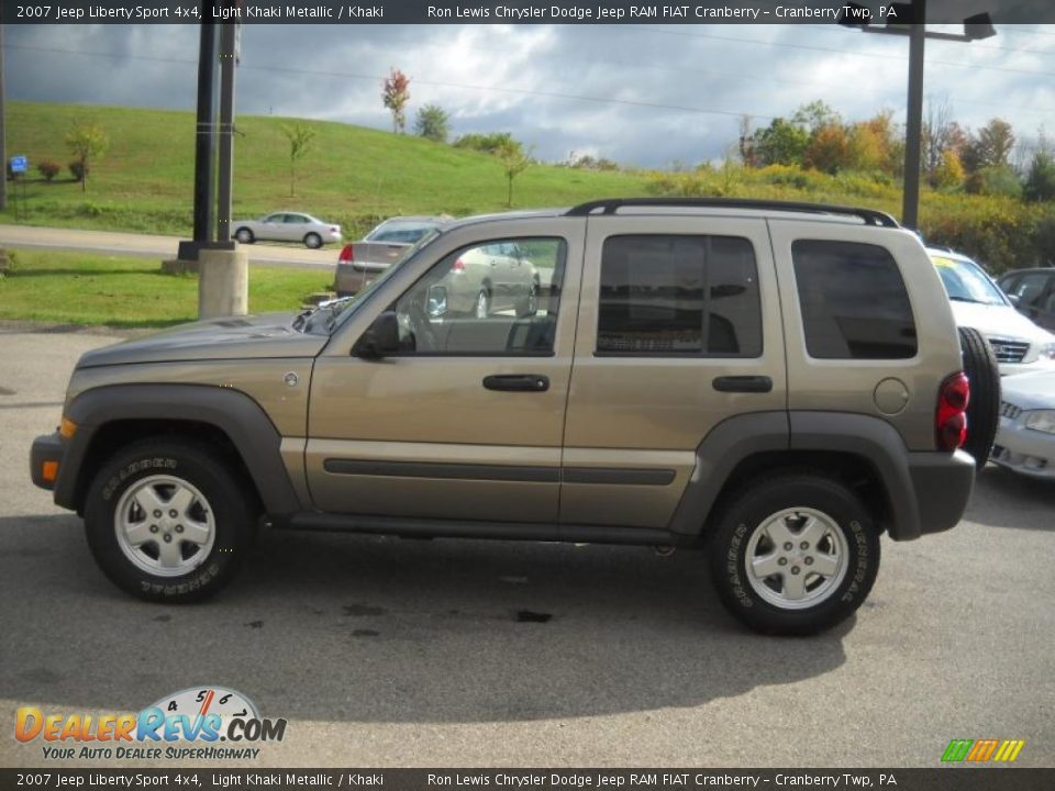 2007 Jeep Liberty Sport 4x4 Light Khaki Metallic / Khaki Photo #5