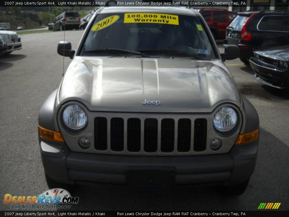 2007 Jeep Liberty Sport 4x4 Light Khaki Metallic / Khaki Photo #19