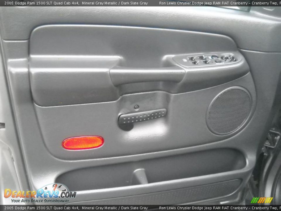 2005 Dodge Ram 1500 SLT Quad Cab 4x4 Mineral Gray Metallic / Dark Slate Gray Photo #6
