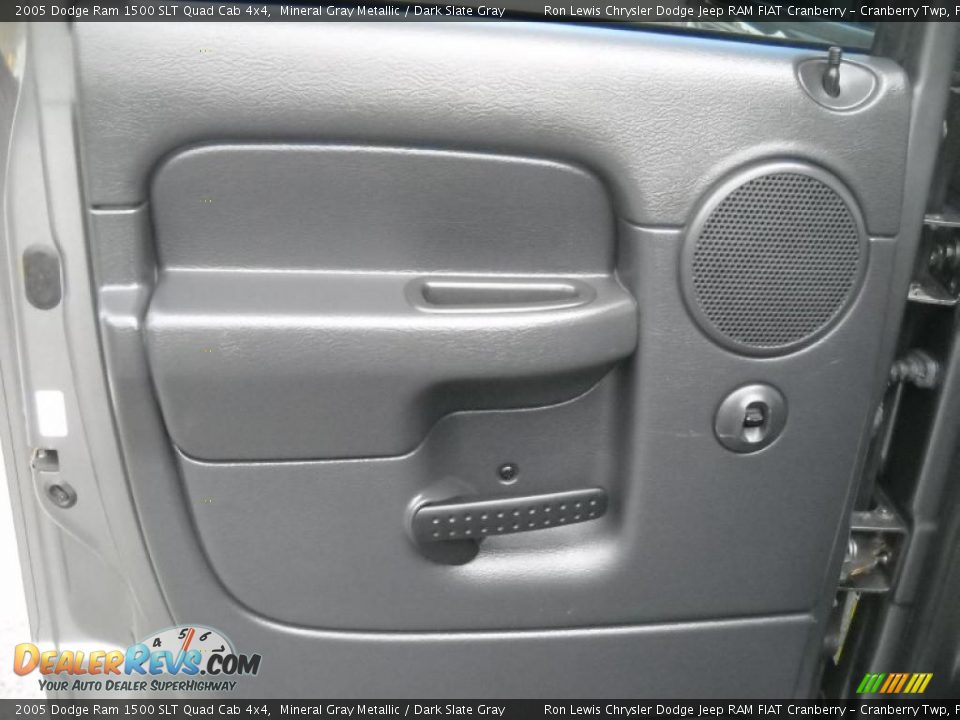 2005 Dodge Ram 1500 SLT Quad Cab 4x4 Mineral Gray Metallic / Dark Slate Gray Photo #10