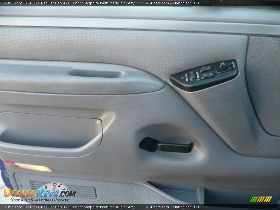 1995 Ford F150 XLT Regular Cab 4x4 Bright Sapphire Pearl Metallic / Gray Photo #7