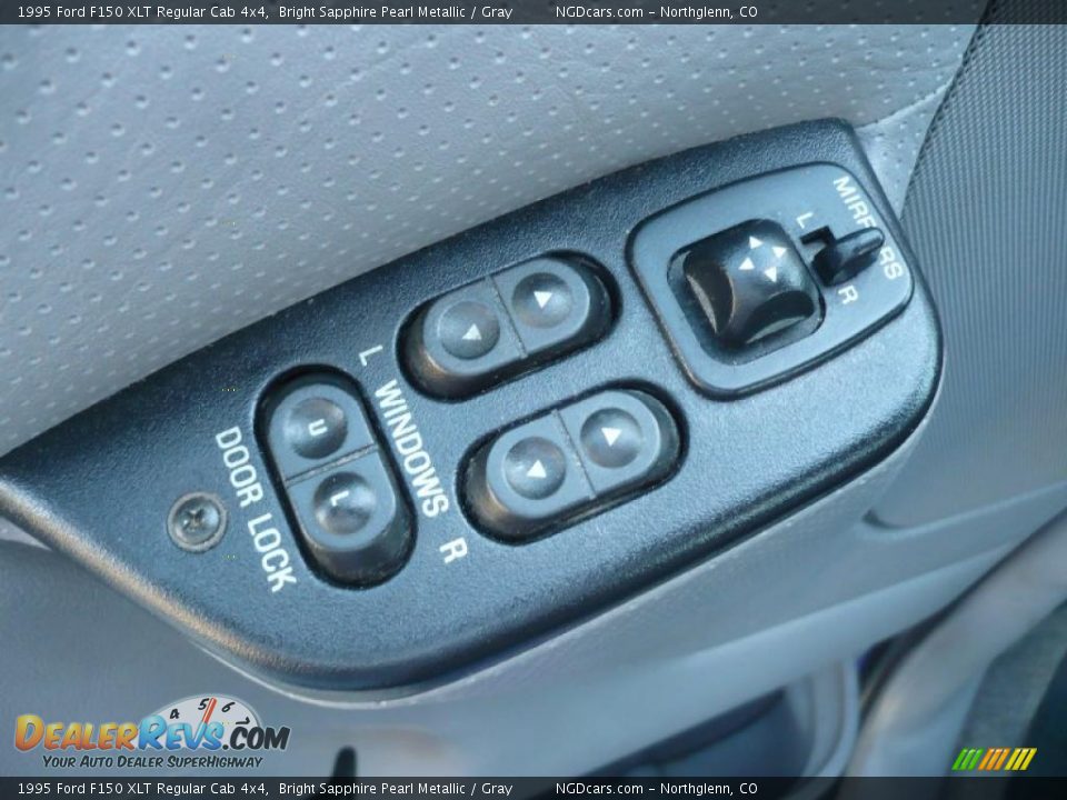 1995 Ford F150 XLT Regular Cab 4x4 Bright Sapphire Pearl Metallic / Gray Photo #8