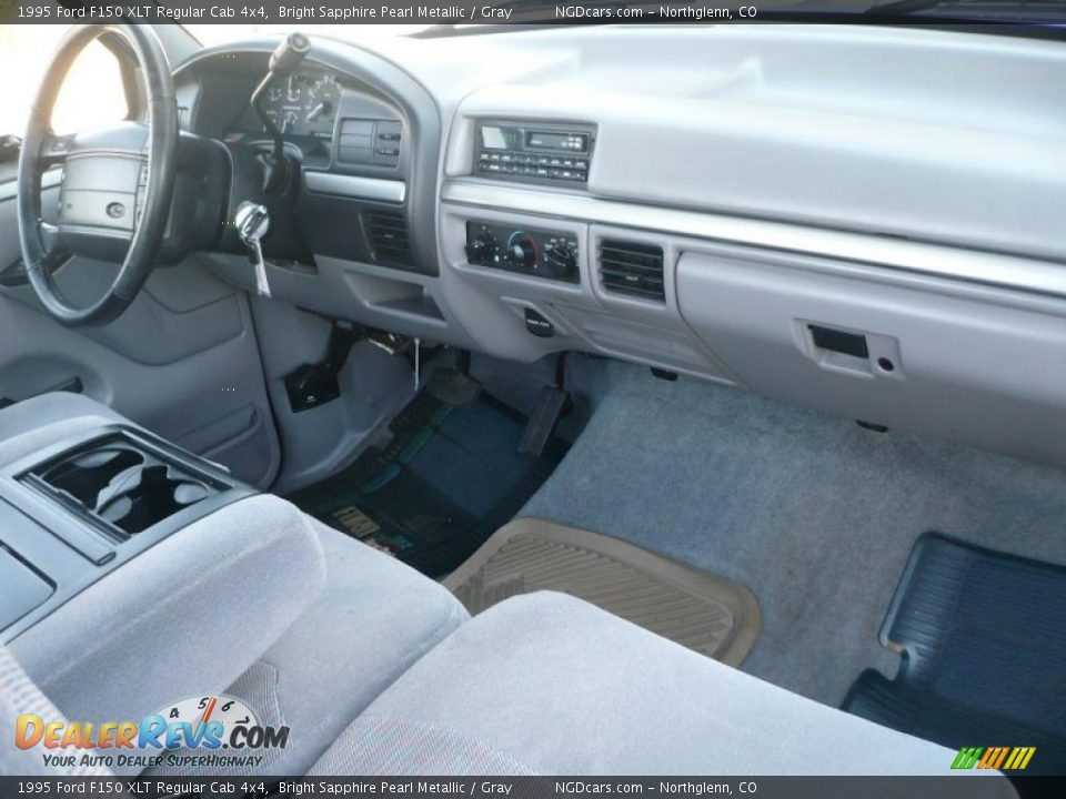 1995 Ford F150 XLT Regular Cab 4x4 Bright Sapphire Pearl Metallic / Gray Photo #12