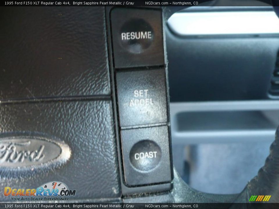 1995 Ford F150 XLT Regular Cab 4x4 Bright Sapphire Pearl Metallic / Gray Photo #16