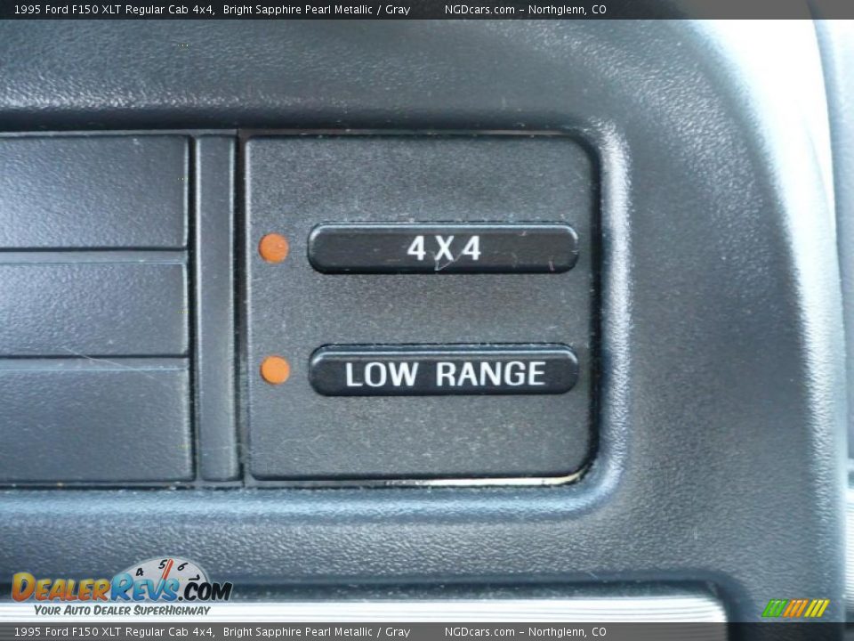 1995 Ford F150 XLT Regular Cab 4x4 Bright Sapphire Pearl Metallic / Gray Photo #18