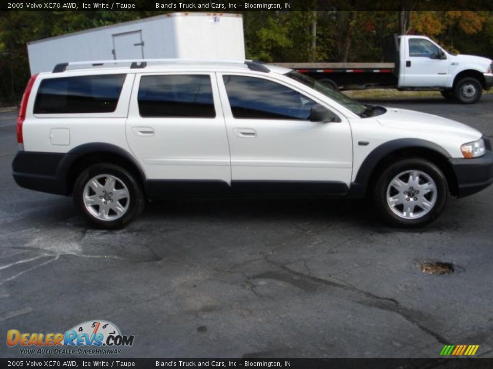 2005 Volvo XC70 AWD Ice White / Taupe Photo #2