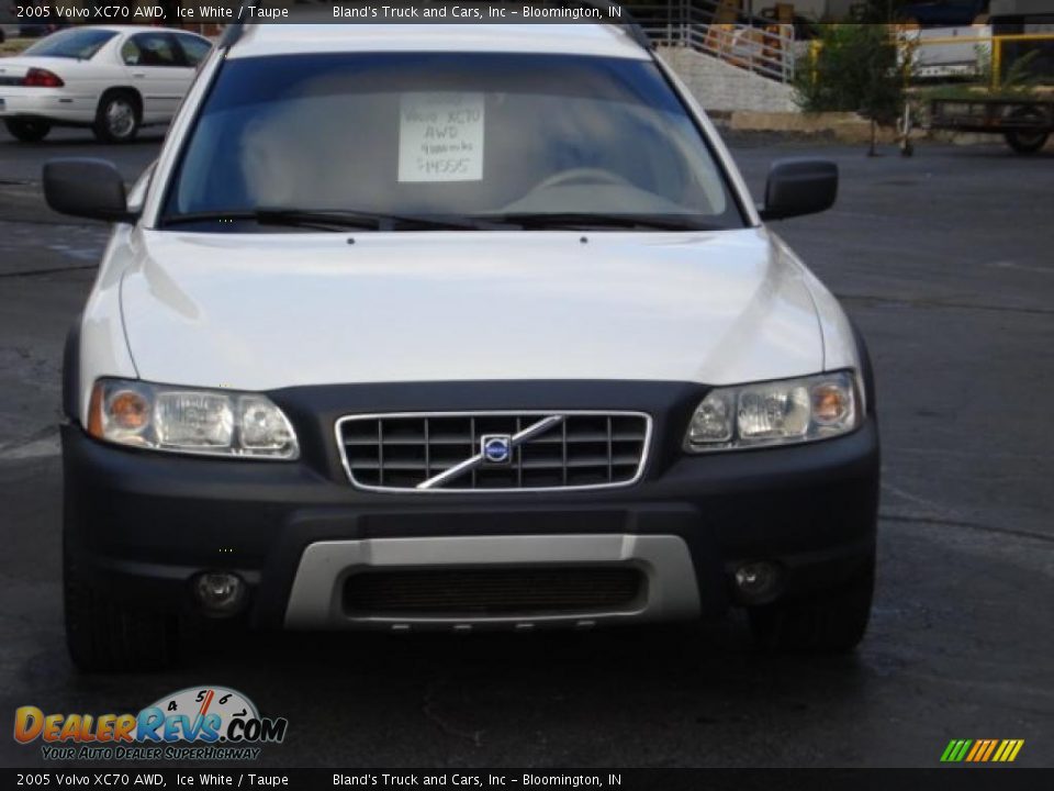 2005 Volvo XC70 AWD Ice White / Taupe Photo #3