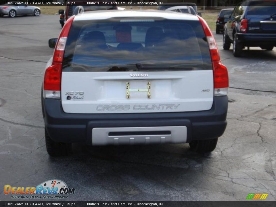 2005 Volvo XC70 AWD Ice White / Taupe Photo #4