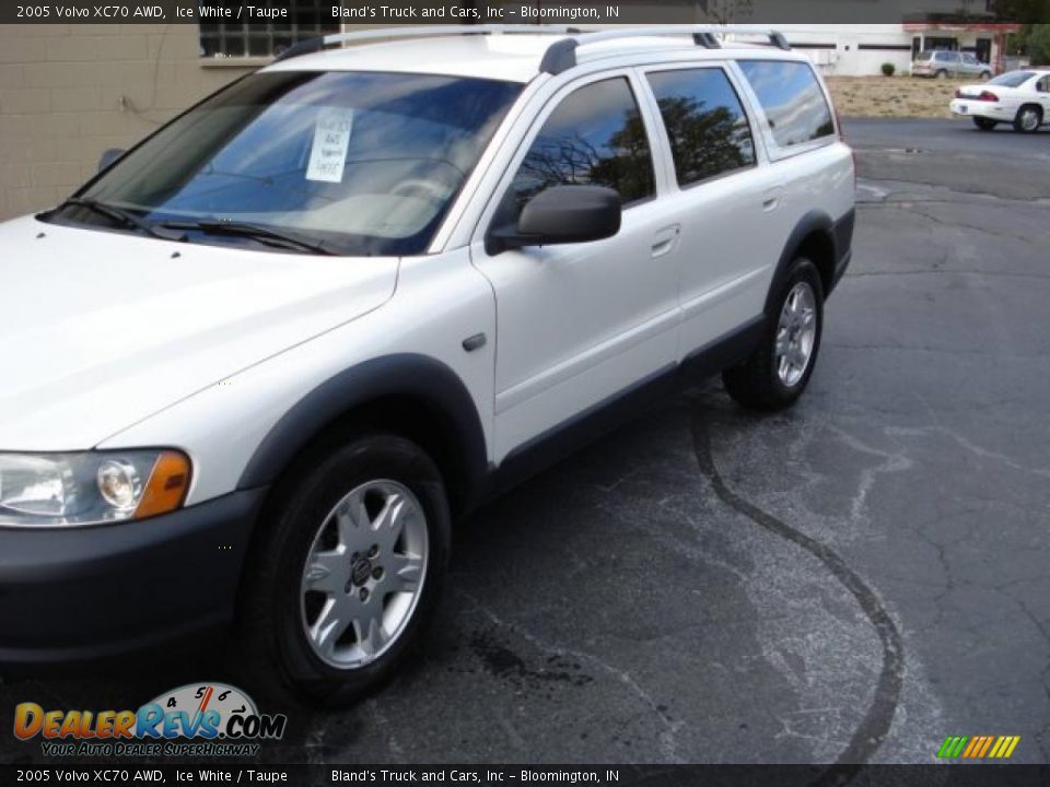 2005 Volvo XC70 AWD Ice White / Taupe Photo #5