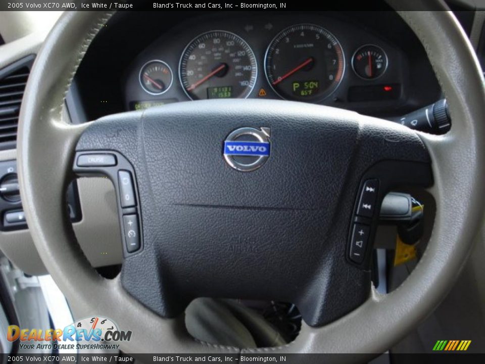 2005 Volvo XC70 AWD Ice White / Taupe Photo #11