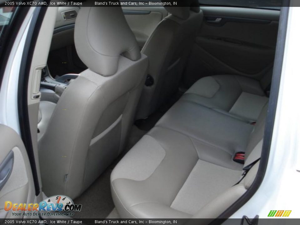 2005 Volvo XC70 AWD Ice White / Taupe Photo #14