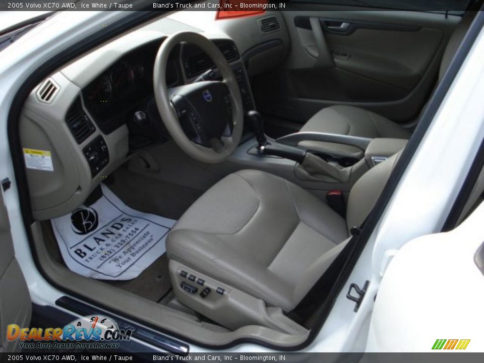 2005 Volvo XC70 AWD Ice White / Taupe Photo #23