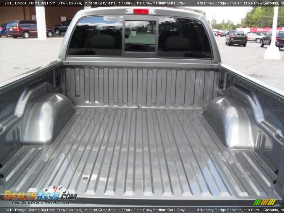 2011 Dodge Dakota Big Horn Crew Cab 4x4 Mineral Gray Metallic / Dark Slate Gray/Medium Slate Gray Photo #17