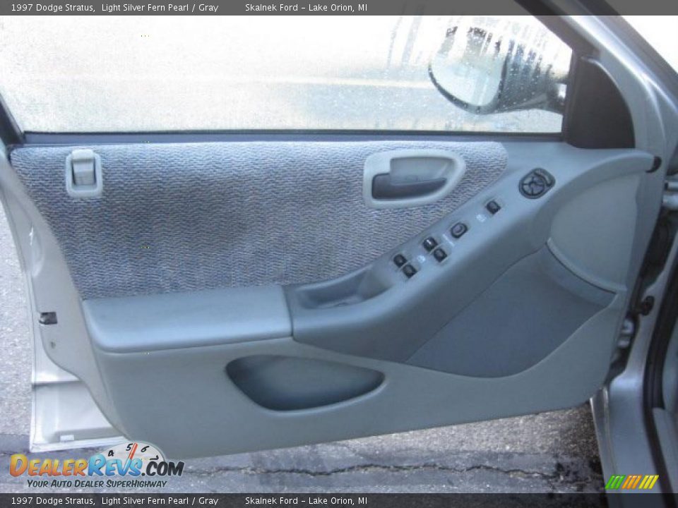 1997 Dodge Stratus Light Silver Fern Pearl / Gray Photo #18