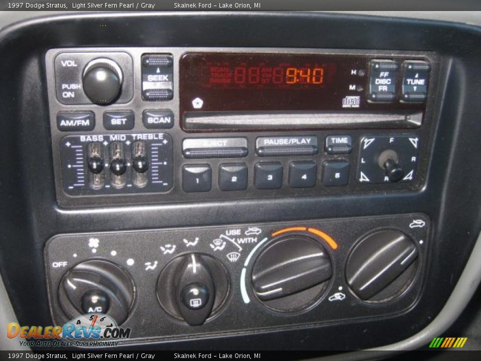 1997 Dodge Stratus Light Silver Fern Pearl / Gray Photo #23