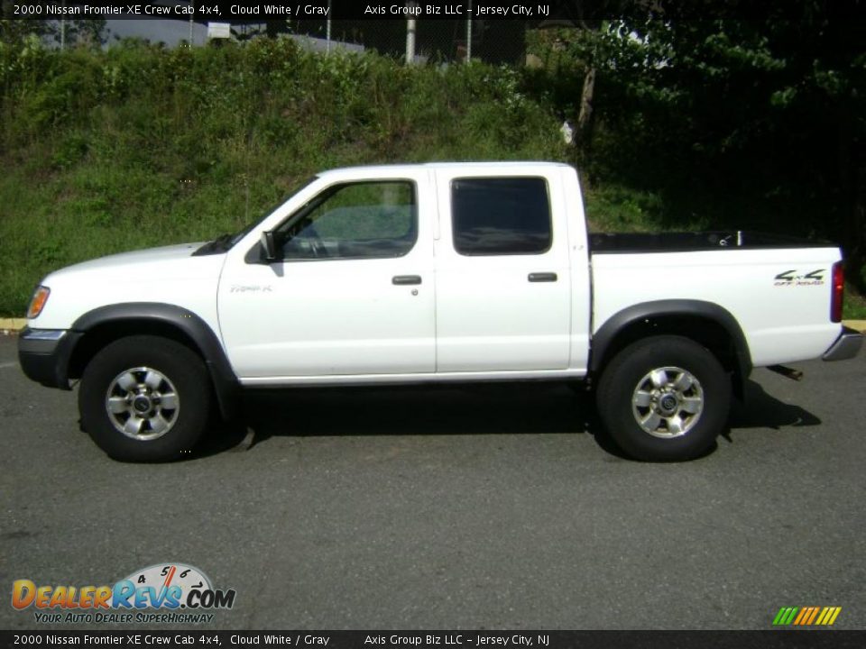 2000 Nissan Frontier XE Crew Cab 4x4 Cloud White / Gray Photo #2