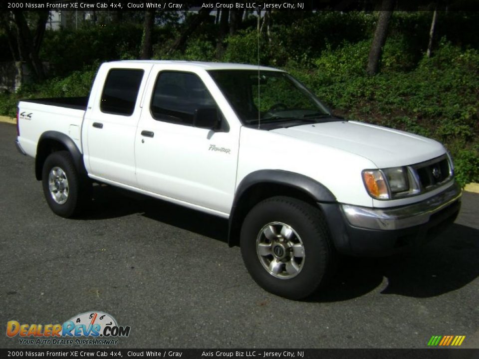 2000 Nissan Frontier XE Crew Cab 4x4 Cloud White / Gray Photo #3