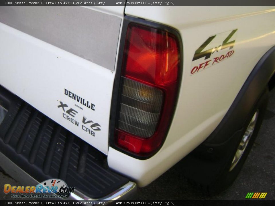 2000 Nissan Frontier XE Crew Cab 4x4 Cloud White / Gray Photo #18