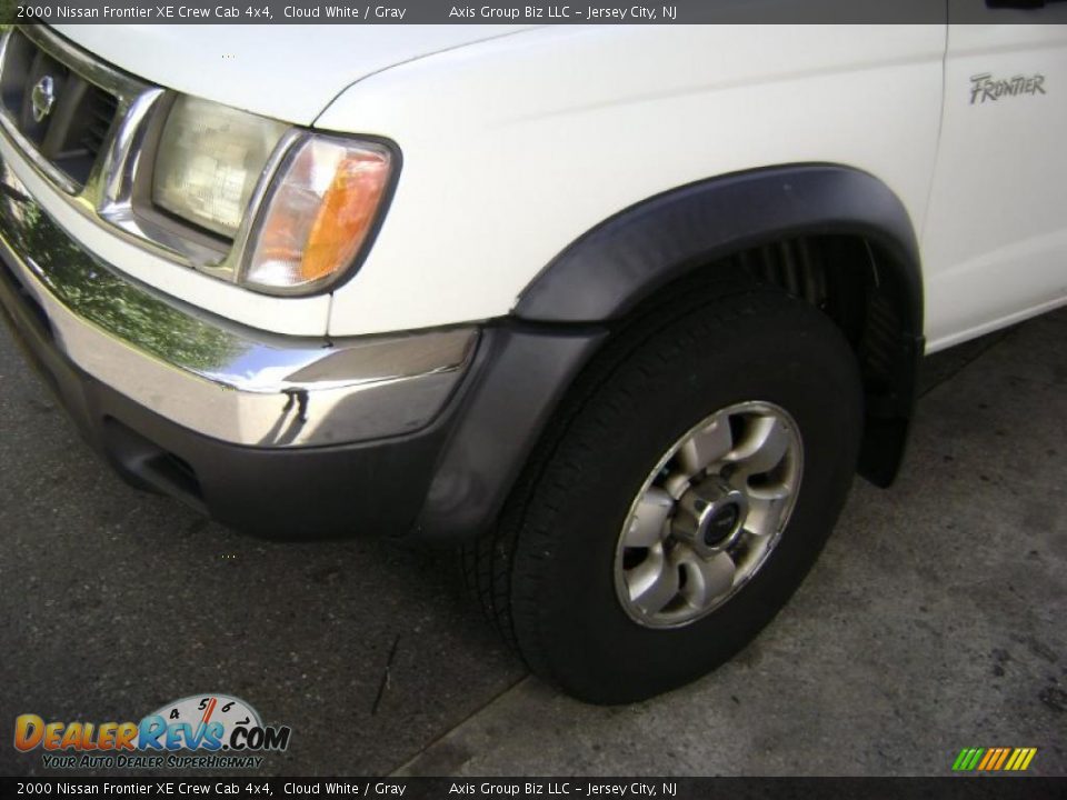 2000 Nissan Frontier XE Crew Cab 4x4 Cloud White / Gray Photo #19