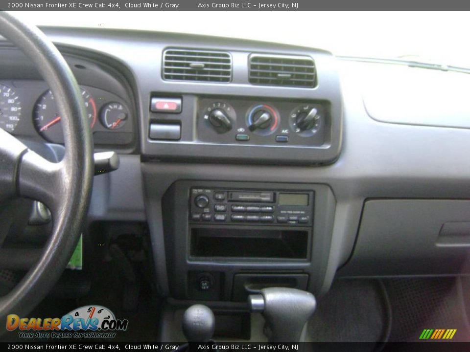 2000 Nissan Frontier XE Crew Cab 4x4 Cloud White / Gray Photo #21