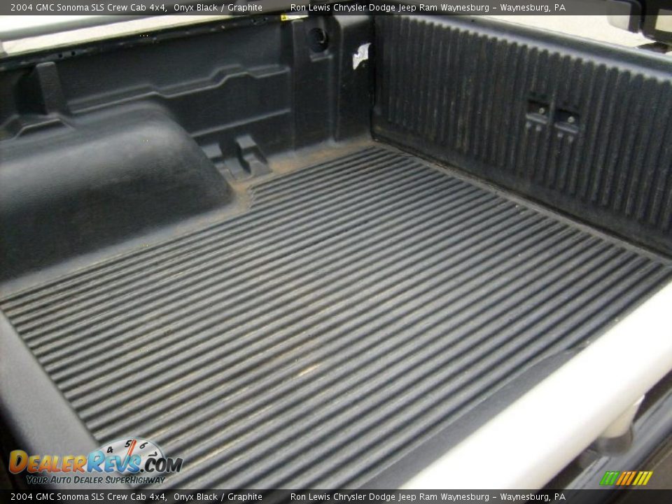 2004 GMC Sonoma SLS Crew Cab 4x4 Onyx Black / Graphite Photo #17