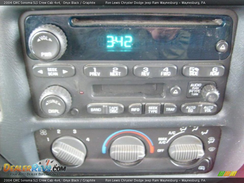 2004 GMC Sonoma SLS Crew Cab 4x4 Onyx Black / Graphite Photo #24