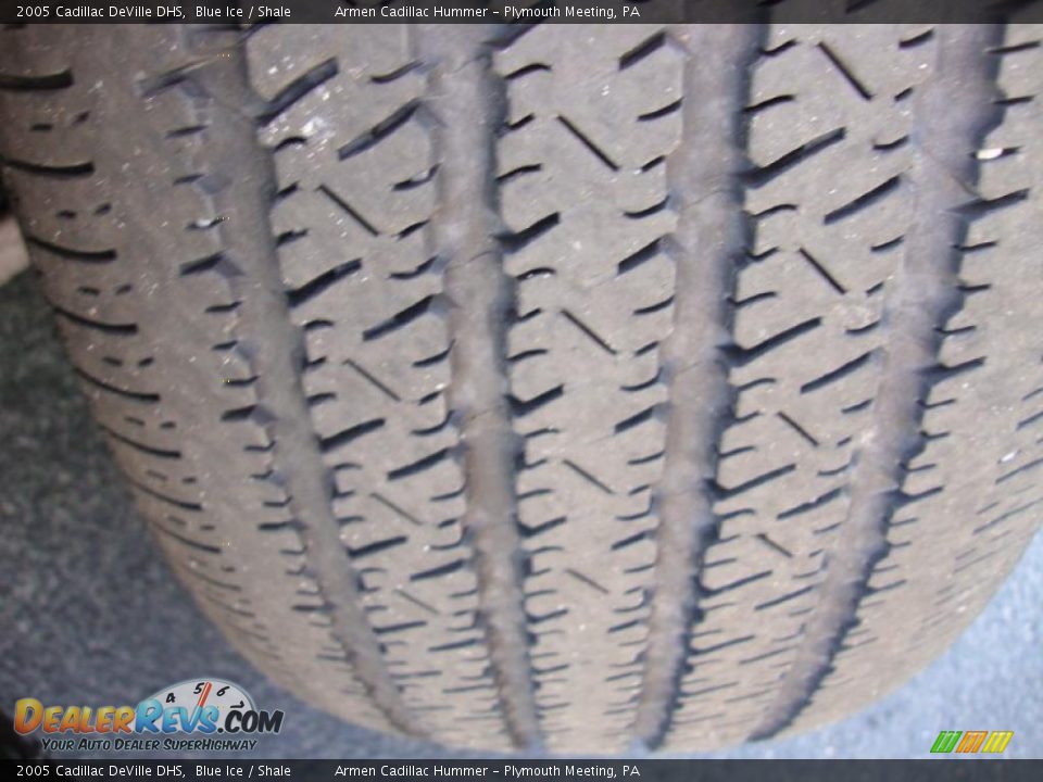 2005 Cadillac DeVille DHS Blue Ice / Shale Photo #31