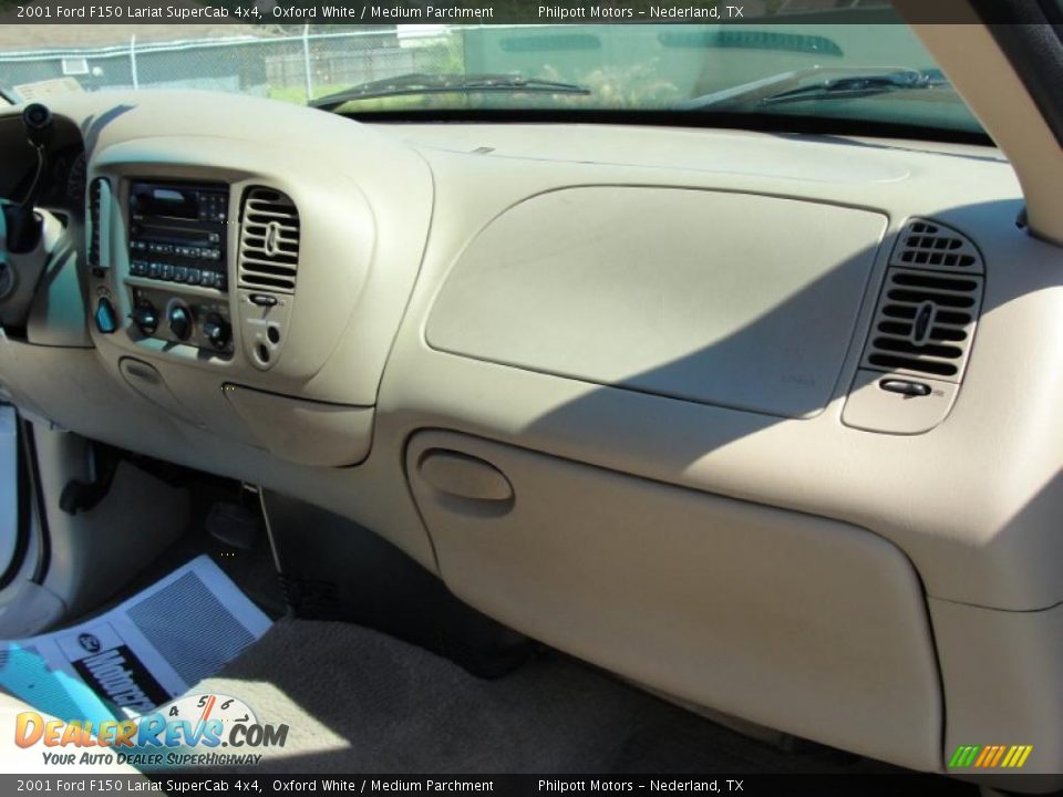 2001 Ford F150 Lariat SuperCab 4x4 Oxford White / Medium Parchment Photo #26