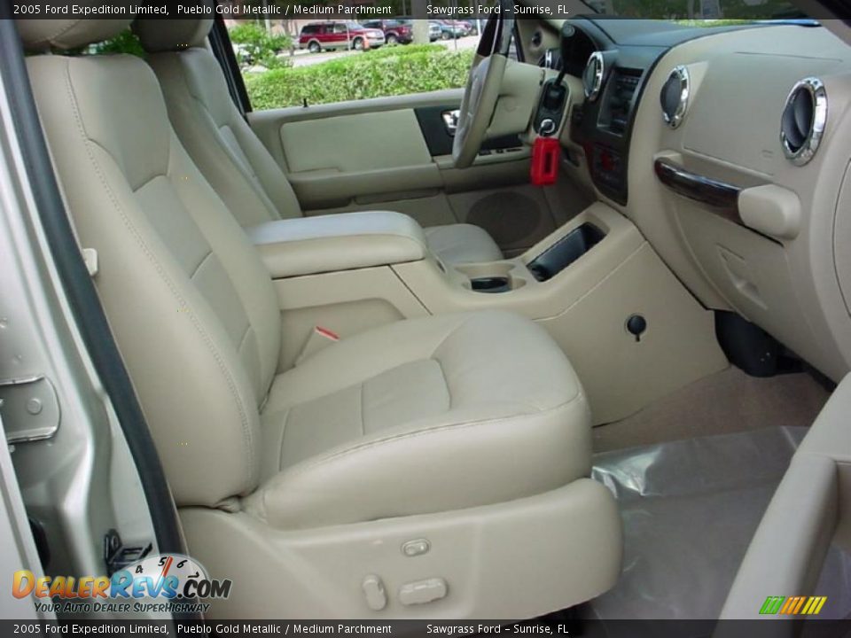 Medium Parchment Interior - 2005 Ford Expedition Limited Photo #21