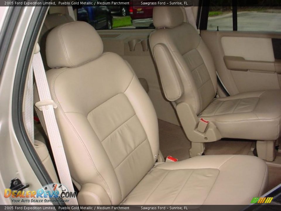 Medium Parchment Interior - 2005 Ford Expedition Limited Photo #22