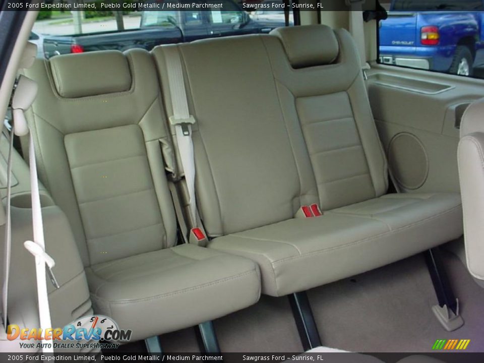 Medium Parchment Interior - 2005 Ford Expedition Limited Photo #24