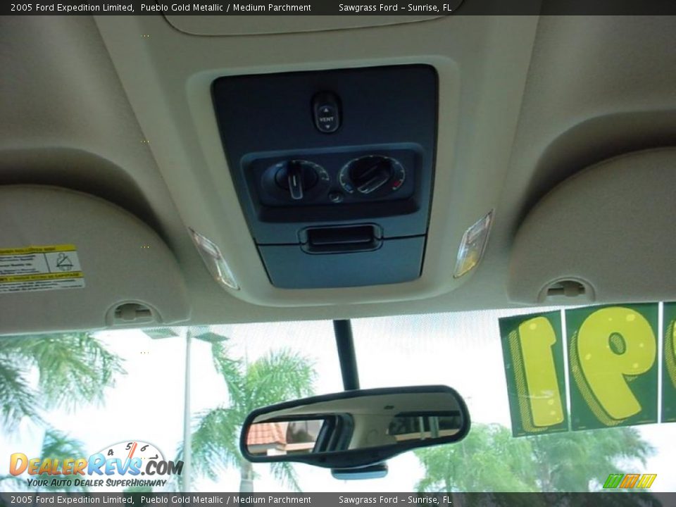 Medium Parchment Interior - 2005 Ford Expedition Limited Photo #26