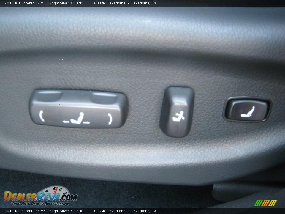 2011 Kia Sorento SX V6 Bright Silver / Black Photo #17